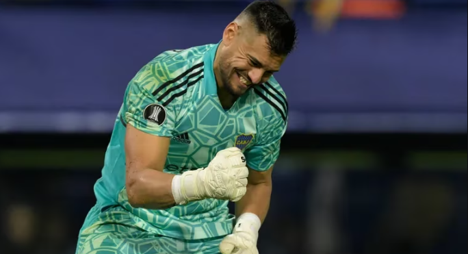 Boca, con Romero como figura, venció por penales a Racing y avanzó a las semifinales