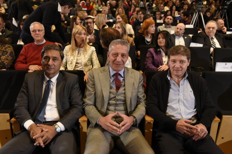 Arcioni participó junto a Sergio Massa, gobernadores y referentes de todo el país de la Convocatoria Nacional por la Educación Pública