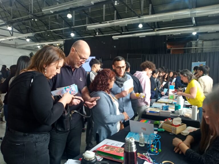 Destacada participación de jóvenes y adultos en la Feria Intersectorial de Salud Integral en Comodoro Rivadavia