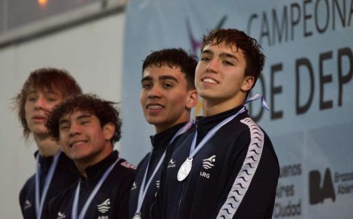 Mateo Luna Aseff medalla de plata en la posta 4×100 del sudamericano