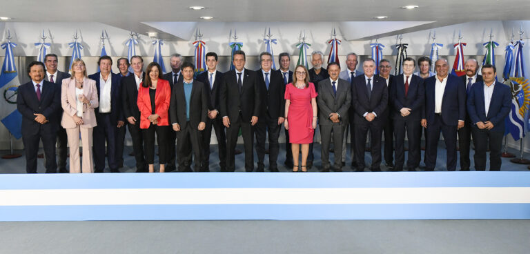 Con el eje en la unidad y el federalismo, Arcioni participó en Buenos Aires de una nueva reunión con Sergio Massa y gobernadores