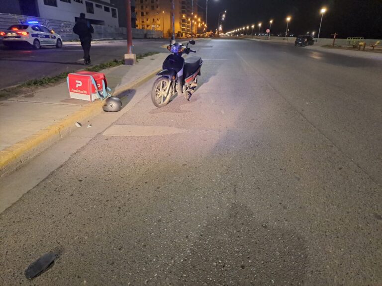 Un repartidor de Pedidos Ya resultó herido tras ser embestido por automovilista