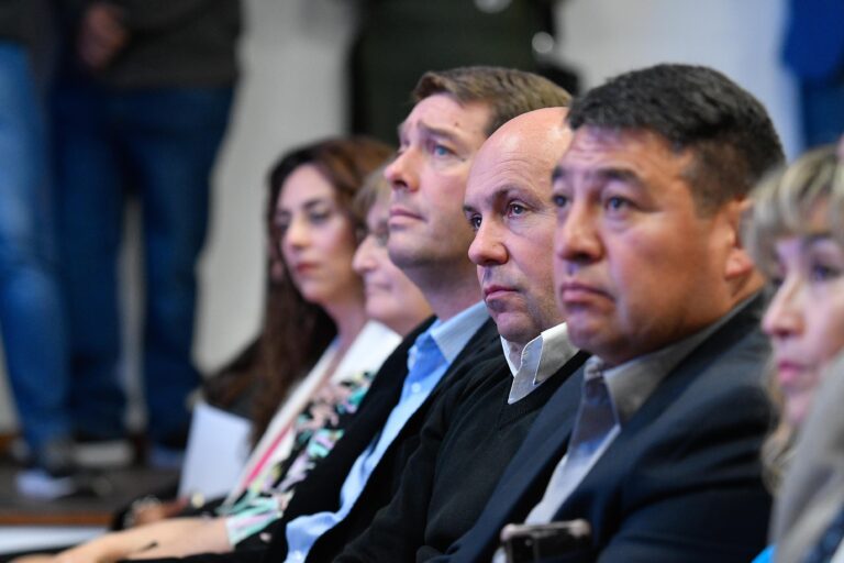 El gobernador Arcioni y el ministro Antonena presentaron el ordenamiento y balance de gestión en materia económica