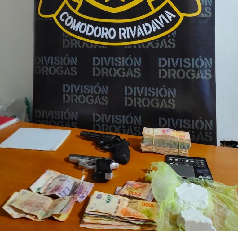 La Policía del Chubut secuestró 6 millones de pesos, armas y vehículos de alta gama en un importante operativo antidrogas en Comodoro Rivadavia