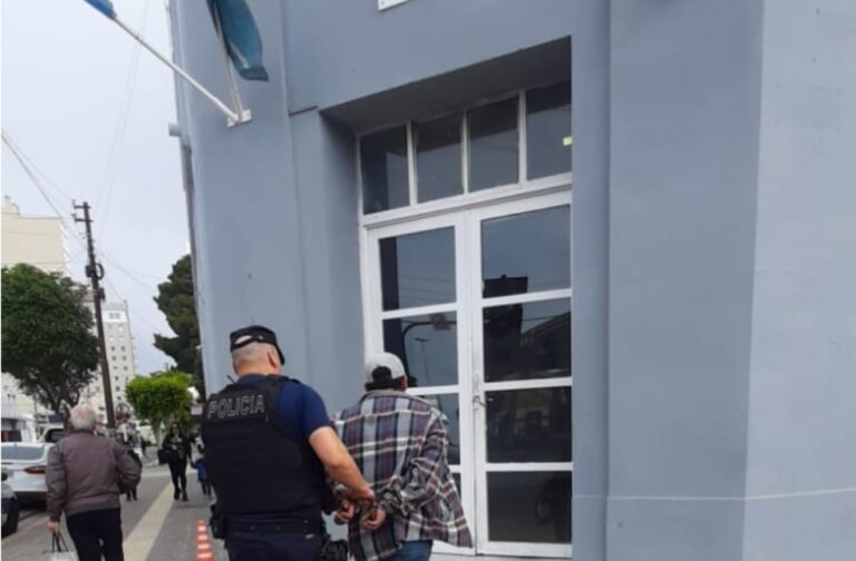 Intentó robar elementos de un supermercado y fue detenido