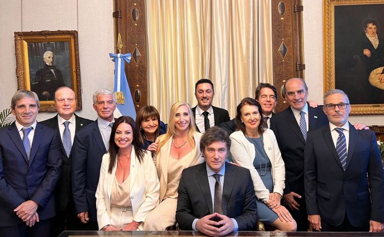 Milei le tomó juramento a los nueve ministros que integran el gabinete de Gobierno