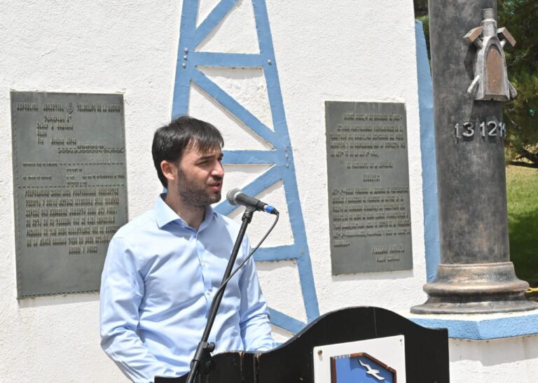 Torres en el acto por el Día Nacional del Petróleo: «Debemos defender juntos nuestros recursos”