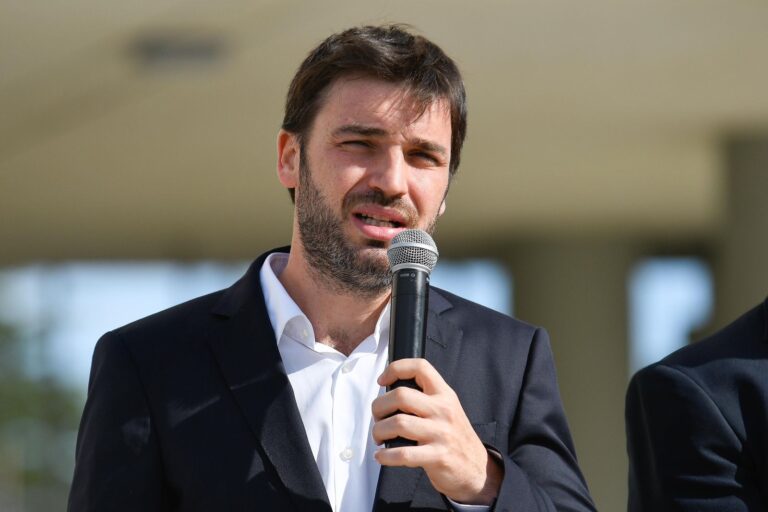 «En esta provincia se terminaron los privilegios», aseguró Torres al anunciar que once vehículos de la Legislatura serán desafectados y pasarán al Ejecutivo