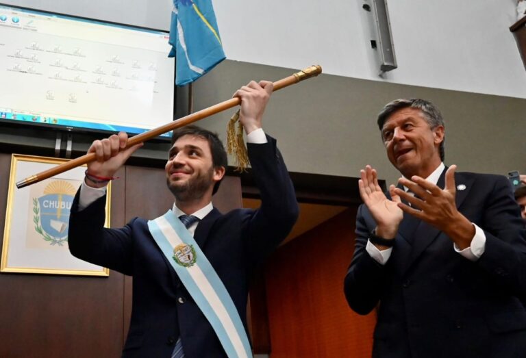 Ignacio Torres juró como Gobernador de la Provincia: «Vamos a recuperar el orgullo de ser chubutenses»