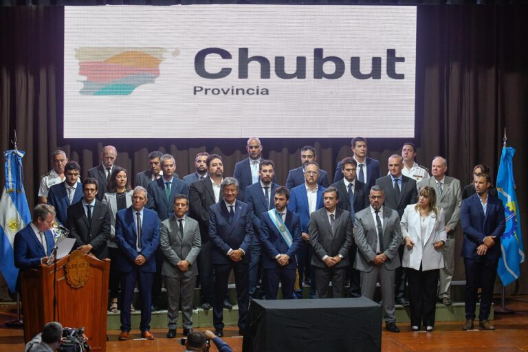 Torres les tomó juramento a los integrantes del nuevo gabinete provincial