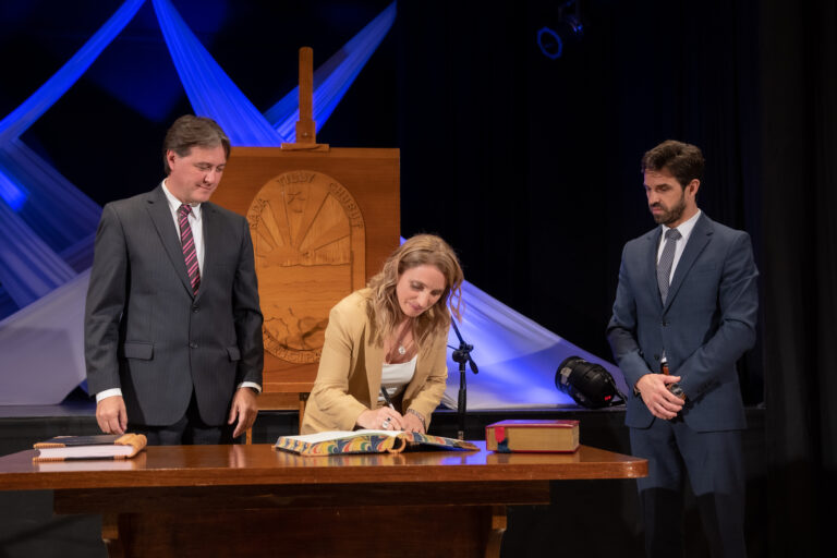 Mariel Peralta asumió como intendente de Rada Tilly
