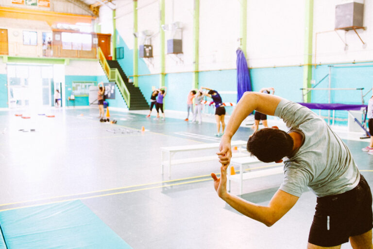 Iniciaron las clases deportivas infantiles y para adultos