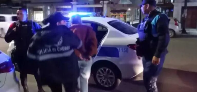 Comieron, bebieron y se negaron a pagar la cuenta