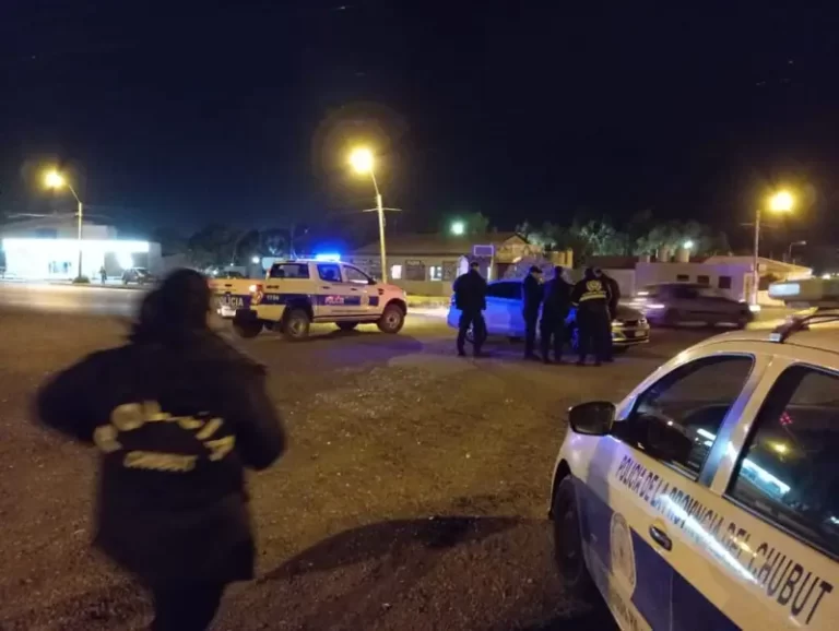Intentó evadir un control policial y tenía un arma de fuego