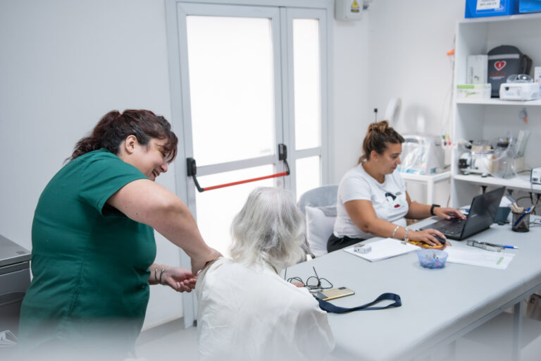 Jornada de vacunación antigripal y contra el virus sincical en Rada Tilly