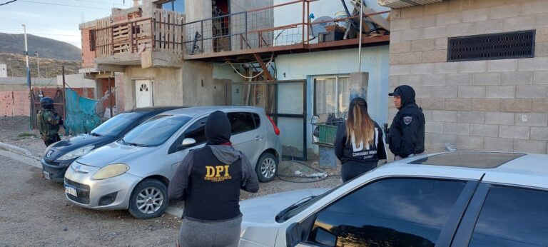 Realizaron allanamientos en la casa de un hombre que le disparó a su vecino en Km 8