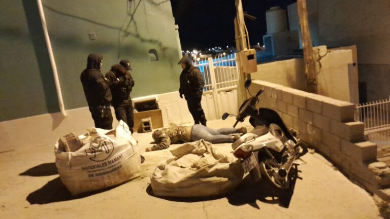 Tras una persecución policial, detuvieron al ladrón de una moto