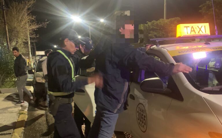 Tenía pedido de captura, se negó a pagar el taxi y fue descubierto