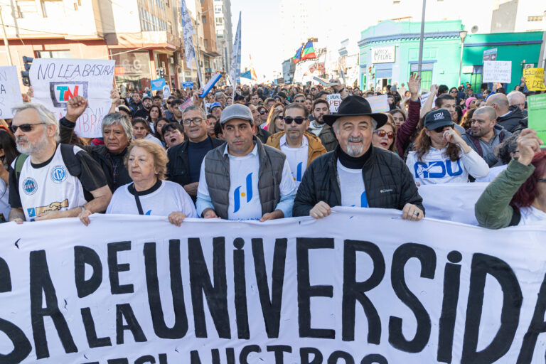 Macharashvili: “Estoy orgulloso de que los comodorenses defiendan la educación pública”