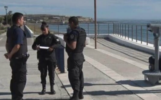 Buscan dos personas que se habrían arrojado al mar