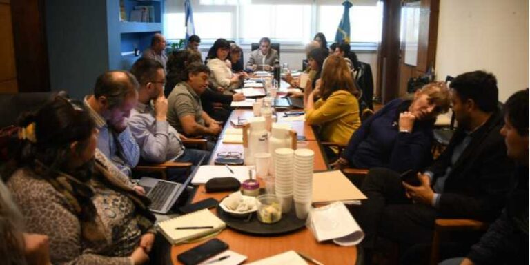 Provincia acordó un aumento del 15,75% con los docentes