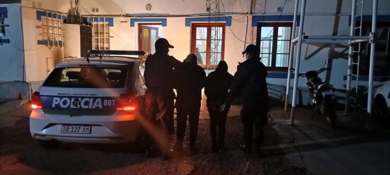 Dos detenidos por robar mercadería del contenedor de un supermercado