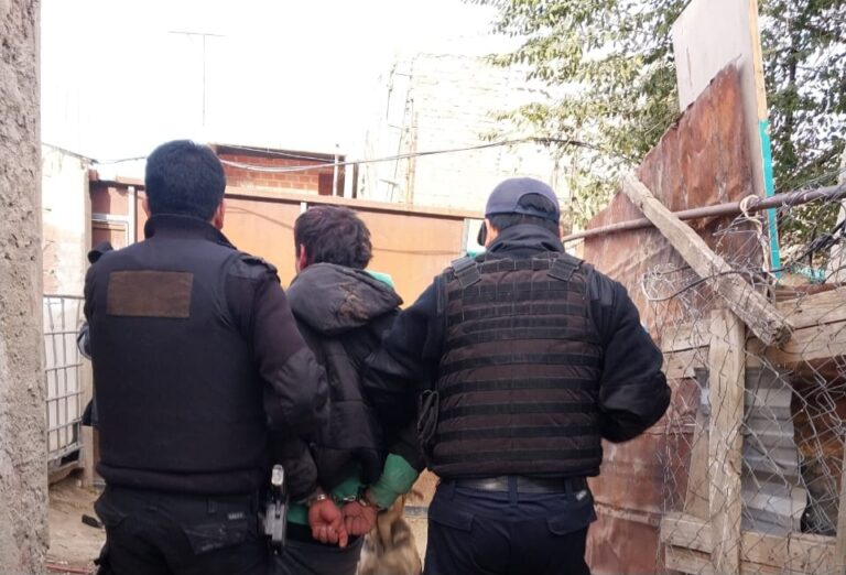 Entró a una vivienda para robar, quiso escapar pero lograron detenerlo