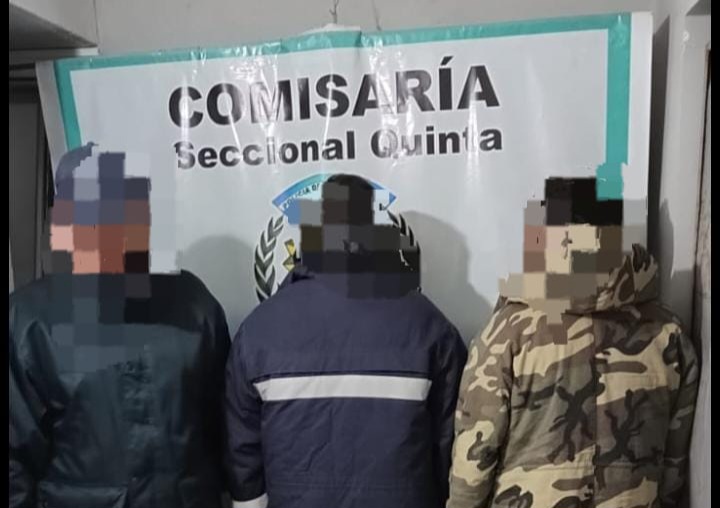 Robaron en una farmacia, escaparon pero la policía logró atraparlos