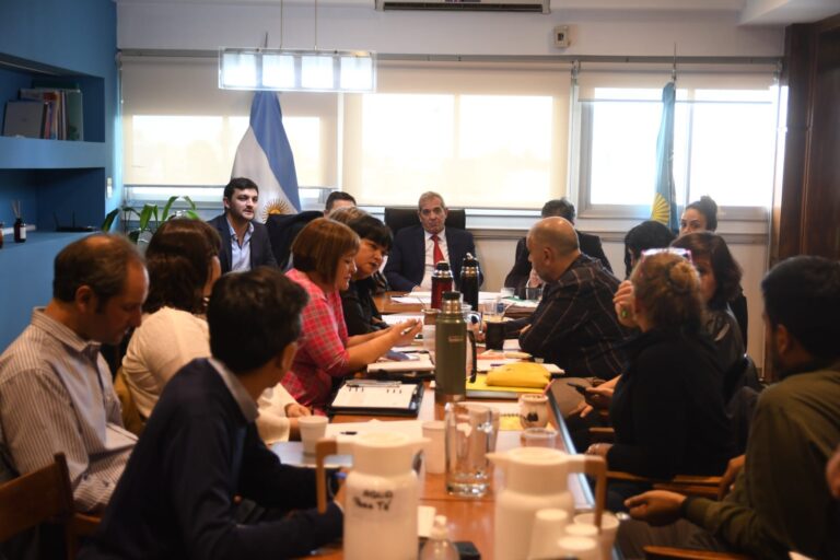 Provincia mejoró la oferta paritaria para docentes y auxiliares de la educación