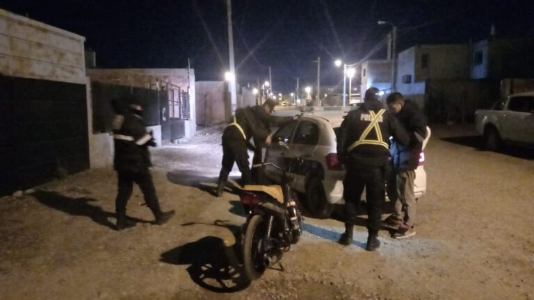 Lo atraparon con una moto con la patente cambiada