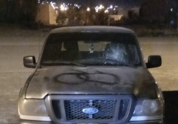 Cuatro masculinos quedaron detenidos por dañar un vehículo