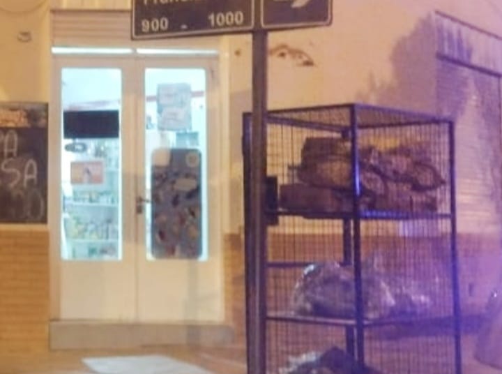 Le robaron a un comerciante y lo amenazaron con un cuchillo