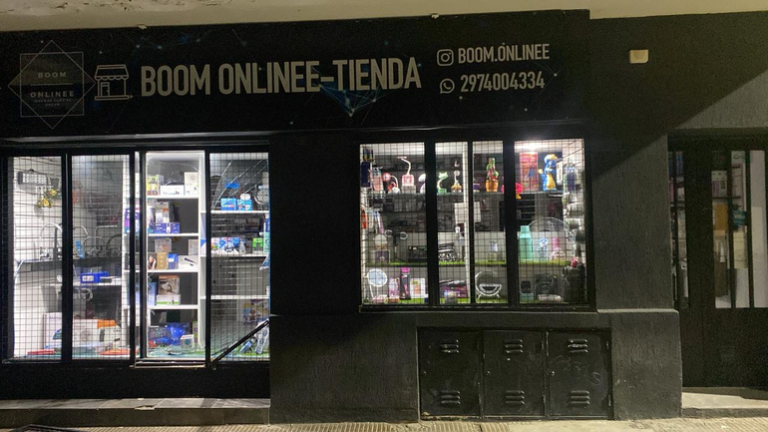 Rompieron una vidriera para robar en una tienda