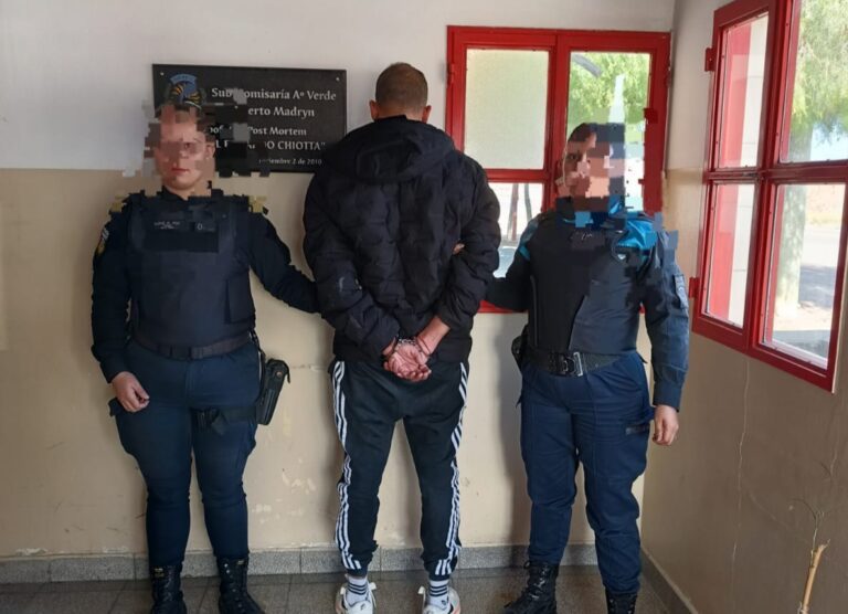 Lo detuvieron por dos pedidos de captura y le encontraron marihuana