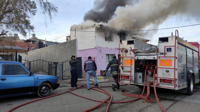 Se le quemó la casa mientras dormía con su hijo