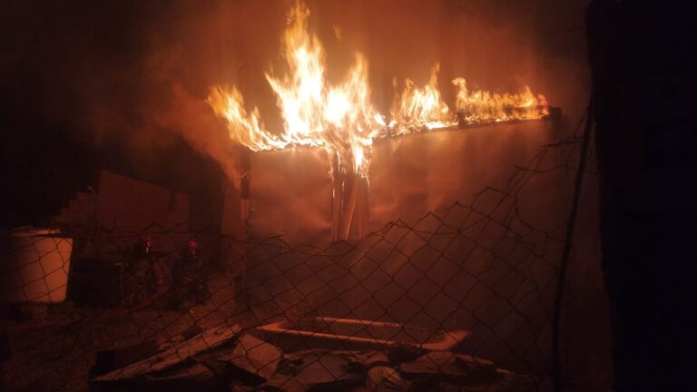 Se prendió fuego una vivienda por presunto desperfecto eléctrico