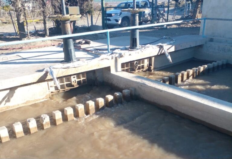 Comienza a normalizarse el servicio de agua pero el lago continúa con elevada turbiedad 
