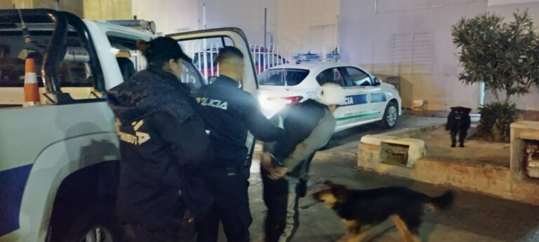 Intentó robar pero los vecinos lo entregaron a la Policía