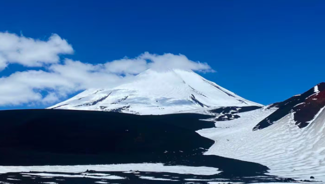 Un argentino murió tras caer unos 200 metros de un volcán de Chile