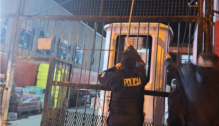 Fueron en taxi a robar a una distribuidora del barrio Industrial