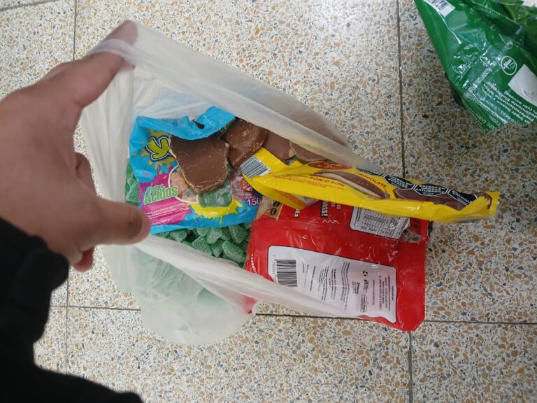 Dos personas fueron demoradas en un supermercado por sustraer 18 mil pesos en mercadería
