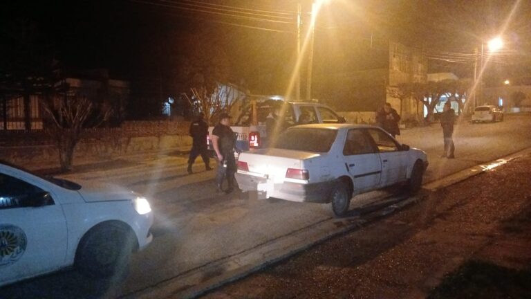  La Policía detuvo a dos hombres que tenían en su poder más de 30 envoltorios de marihuana