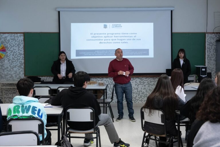 Defensa del Consumidor concientiza a jóvenes con el ciclo de charlas en escuelas públicas y privadas