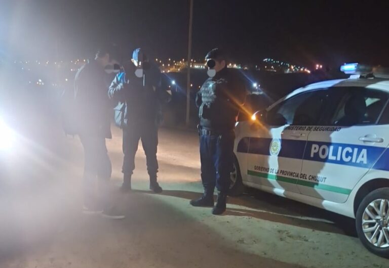 Tenía pedido de captura vigente y lo atraparon caminando por Rada Tilly