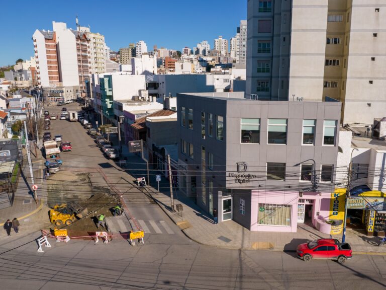 El Municipio avanza con el plan de refacción y manteniendo de calzada en distintos barrios de Comodoro