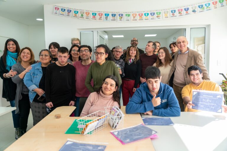 Concluyó con éxito la capacitación textil destinada a jóvenes que concurren a Fundación Crecer