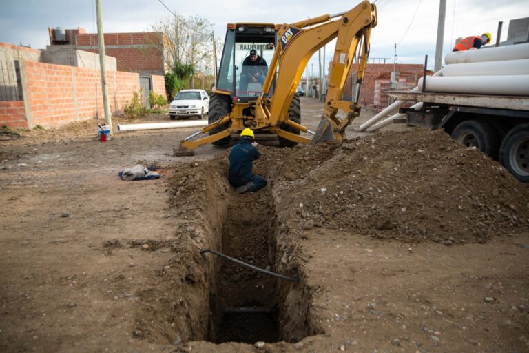 En el marco del plan de ordenamiento económico y regularización de servicios, la SCPL avanza con obras de agua