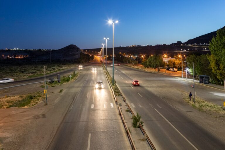 Prueba piloto: el Municipio y la SCPL instalaron luminarias LED en un tramo de la Ruta N° 3