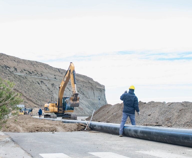 Continúa la construcción del emisario marino en Rada Tilly