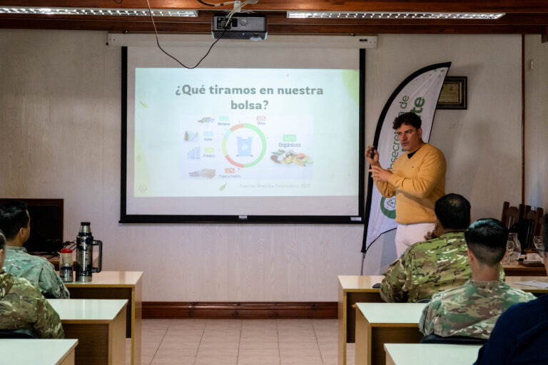 El Municipio desarrolló una jornada de capacitación ambiental para personal de la Fuerza Aérea Argentina